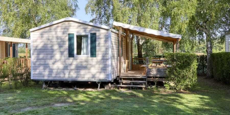 mobil home avec terrasse couverte au camping La salvinie