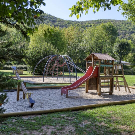 Aire de jeux au camping La Salvinie