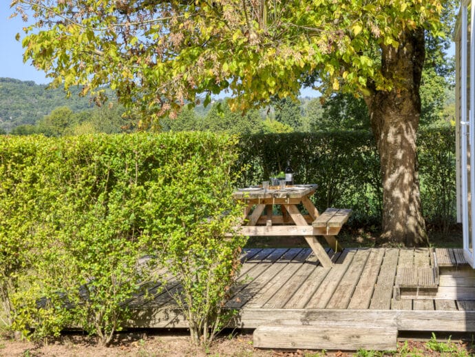 Terrasse ouverte mobil home confort 5/6p au camping la Salvinie