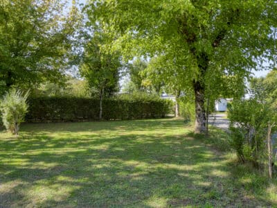 Emplacements pour tentes, caravanes, camping car et véhicules aménagés au camping La Salvinie