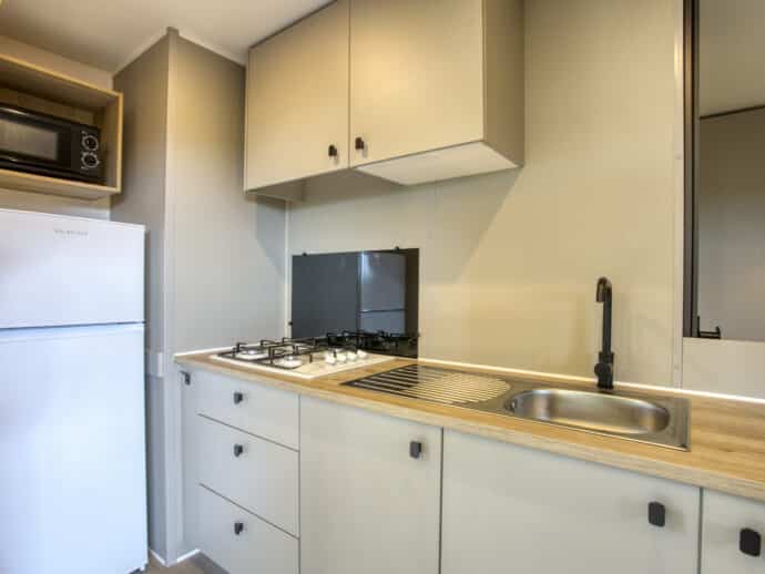 cuisine mobil home grand confort 26m2 au camping La Salvinie