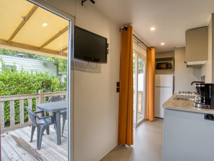 pièce de vie mobil home grand confort 26m2 au camping La Salvinie