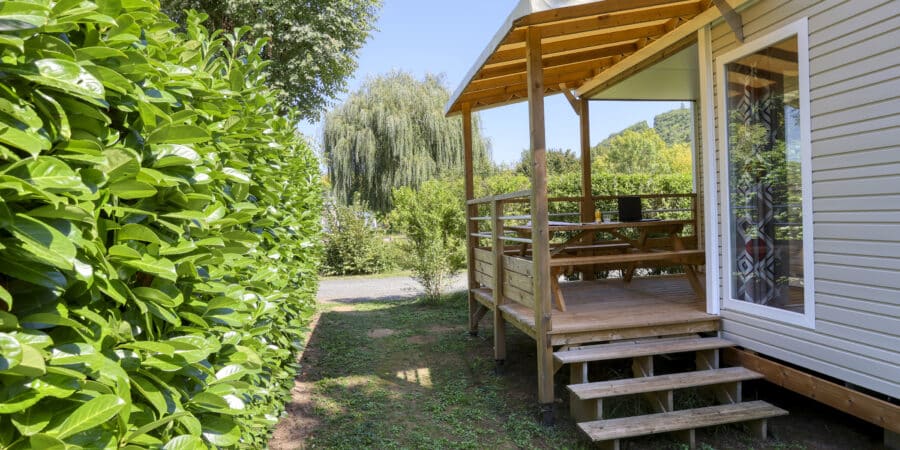 Mobil home avec terrasse semi intégrée, 3 chambres au camping la Salvinie