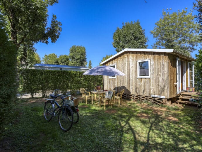 Tithome bois sans sanitaires, sans terrasse au camping La salvinie