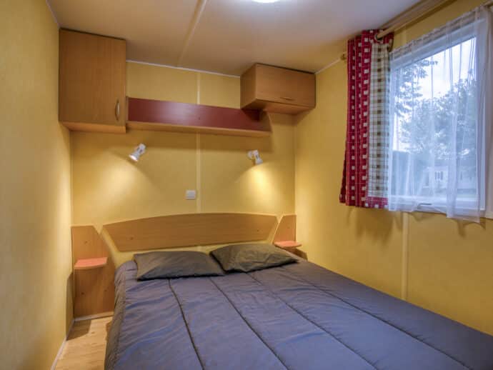 chambre mobil home confort 2 chambres au camping La salvinie