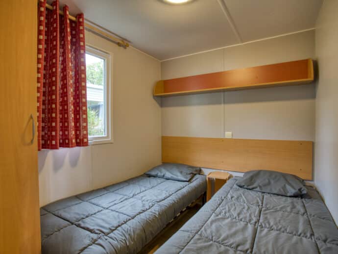 chambre mobil home confort 2 chambres au camping La salvinie