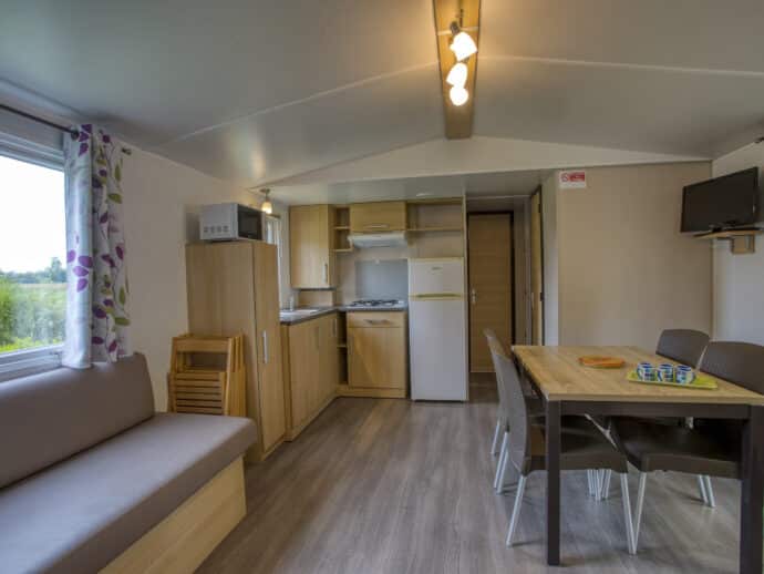 Intérieur Mobil home privilège 3 chambres 2 salles de douches au camping La Salvinie