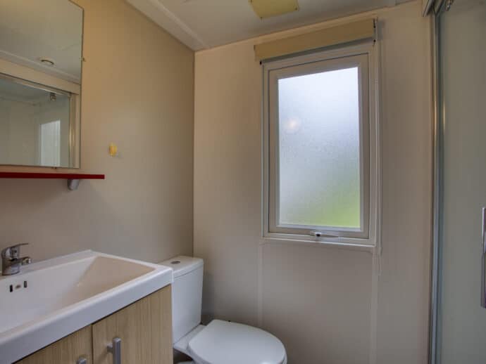 salle de douche de chambre parentale Mobil home privilège 3 chambres 2 salles de douche au camping La Salvinie