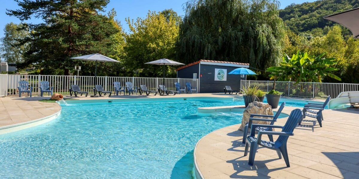 Accessibilité PMR de la piscine du camping en Dordogne